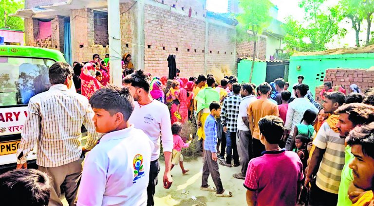 बोलेरो को बचाने के प्रयास में स्कॉर्पियो डिवाइडर से टकरायी, महिला की मौत