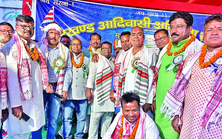 आदिवासी अभियंताओं ने लगाया शिविर