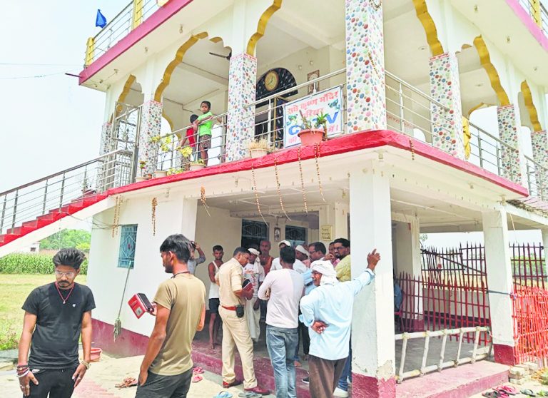 पहाड़पुर-रसीदपुर स्थित राधे-कृष्ण मंदिर से सोने के आभूषण की चोरी