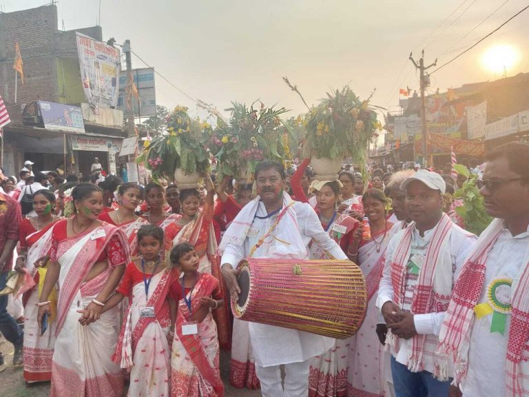 सरहुल शोभयात्रा में उमड़ा जनसैलाब