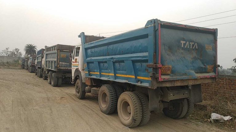 – पूर्वी टुंडी में अवैध बालू लदे सात हाइवा जब्त 11 गिरफ्तार