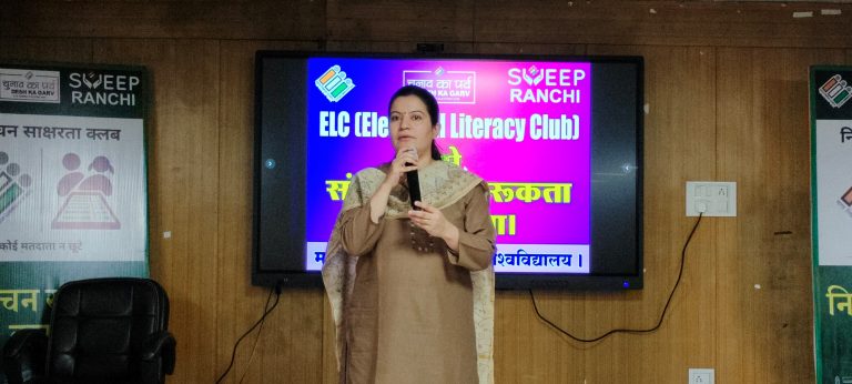 स्वस्थ लोकतंत्र के निर्माण में विशेष हैं युवा मतदाता : नेहा अरोड़ा