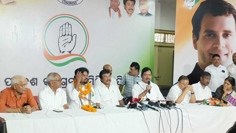 दिल से जुड़ा था कांग्रेस के साथ, ऐसा नहीं करना चाहिए था : प्रबोध तिर्की