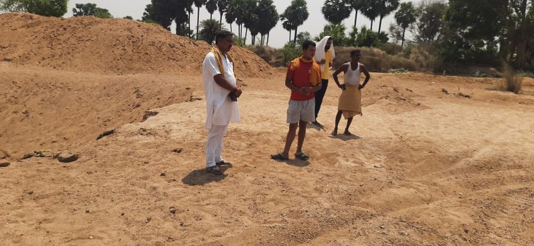 पांडेय बिगहा बालू घाट से मनमाने उठाव को लेकर ग्रामीणों में गुस्सा