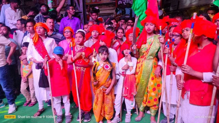 आधी आबादी ने झंडा चौक पर दिखाया दम