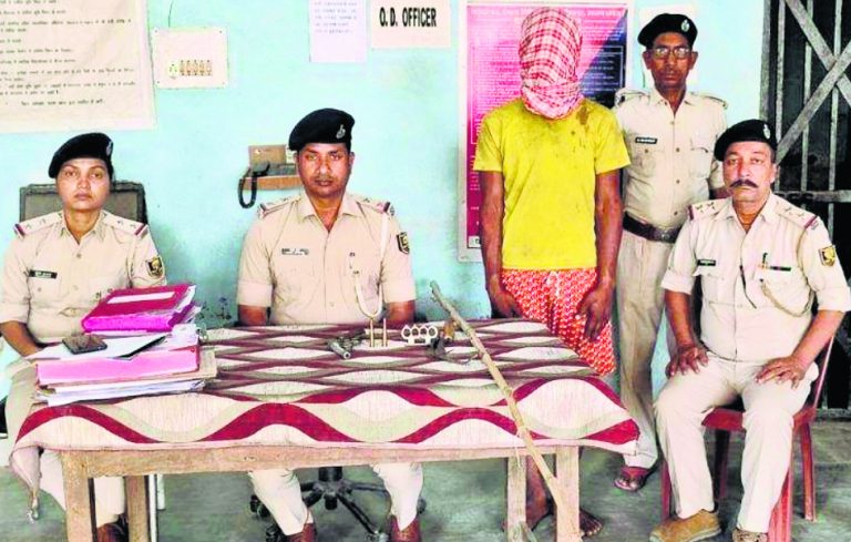 चोरी के आरोप में देसी कट्टे के साथ चोर गिरफ्तार