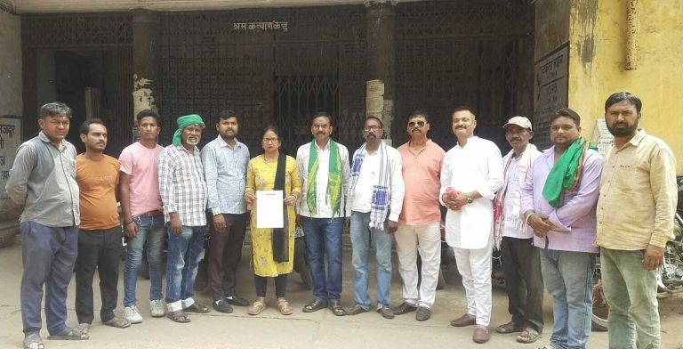 डीएलसी से बकाया राशि दिलाने की मांग