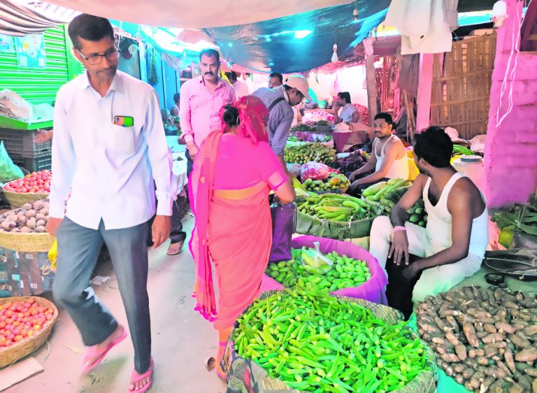 भीषण गर्मी के बीच सब्जियों की कीमत में लगी आग