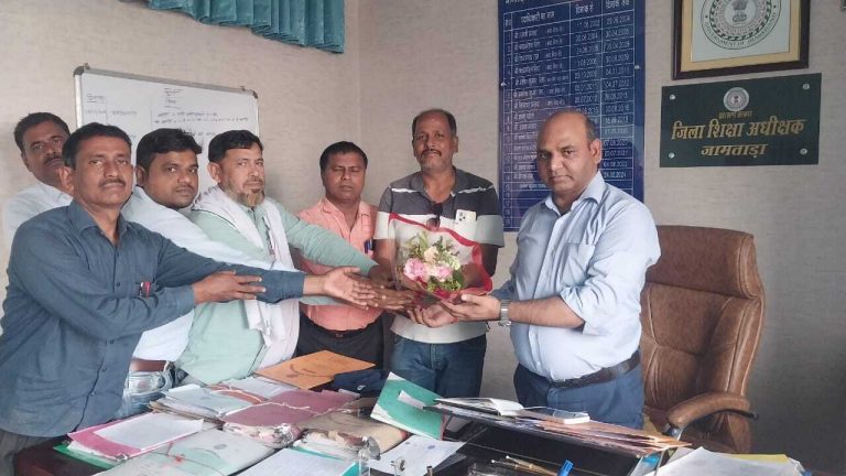 अध्यापकों ने की जनवरी से चार प्रतिशत वार्षिक वृद्धि देने की मांग
