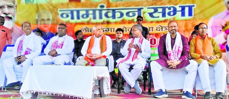 वीडी, समीर, ममता और बागी चमरा ने किया नामांकन, दिख रही चुनावी धार