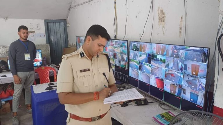 स्ट्रांग रूम पर एसएसपी की कड़ी नजर, दोबारा की जांच