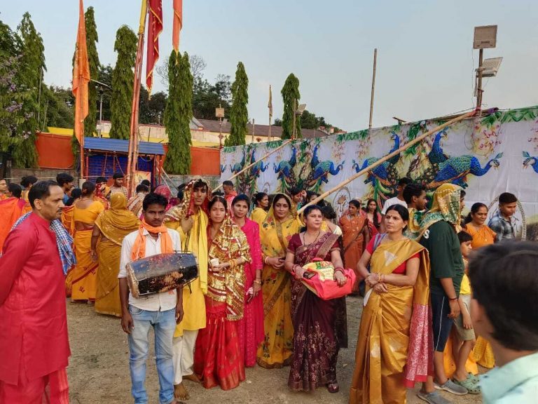 20 बटुकों ने माता-पिता के साथ की मंडप पूजा