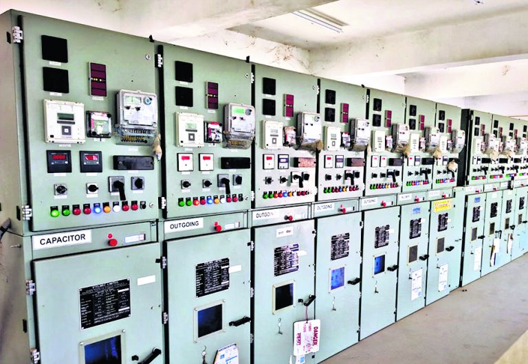 अकिलपुर में बिजली पहुंचने से बदला लोगों का जीवन