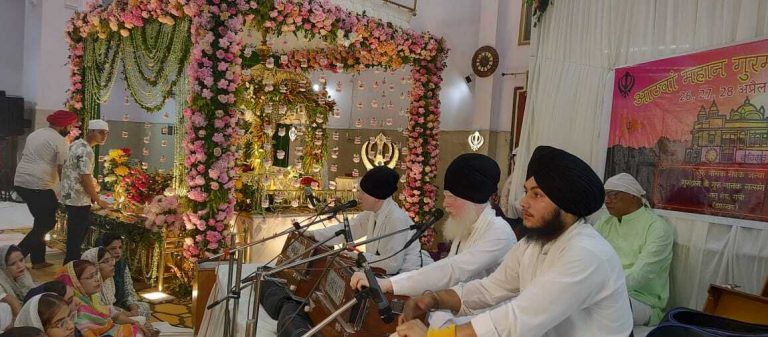 श्री गुरुनानक सत्संग सभा कृष्णा नगर कॉलोनी में सजा विशेष दीवान