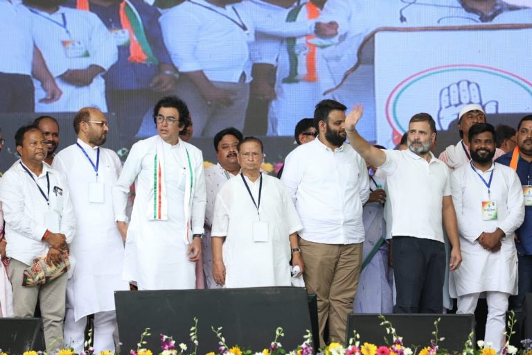 मोदी अरबपतियों के लिए सरकार चलाते हैं, पटनायक कुछ चुनिंदा लोगों के लिए : राहुल गांधी