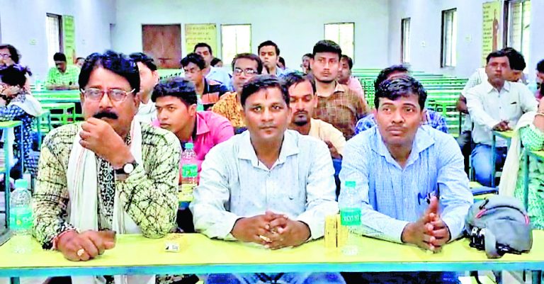 नौकरी गंवाने वाले शिक्षकों संग तृणमूल शिक्षा सेल ने की बैठक