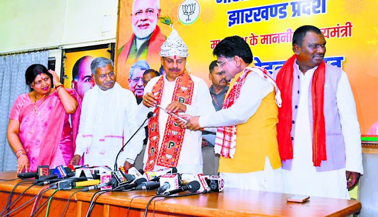 देश में मोदी की लहर, कांग्रेस ने टेक दिये घुटने : मोहन यादव