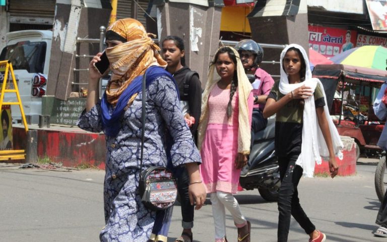 Jharkhand Weather: झारखंड के 10 जिलों का तापमान 42 के पार, आज कहीं बारिश तो कहीं भीषण गर्मी पड़ने के आसार