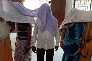 पुलिस की गिरफ्त में आरोपी