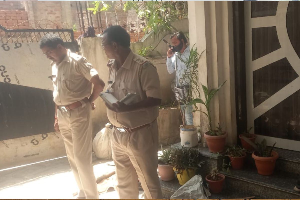 घटनास्थल पर पहुंची पुलिस