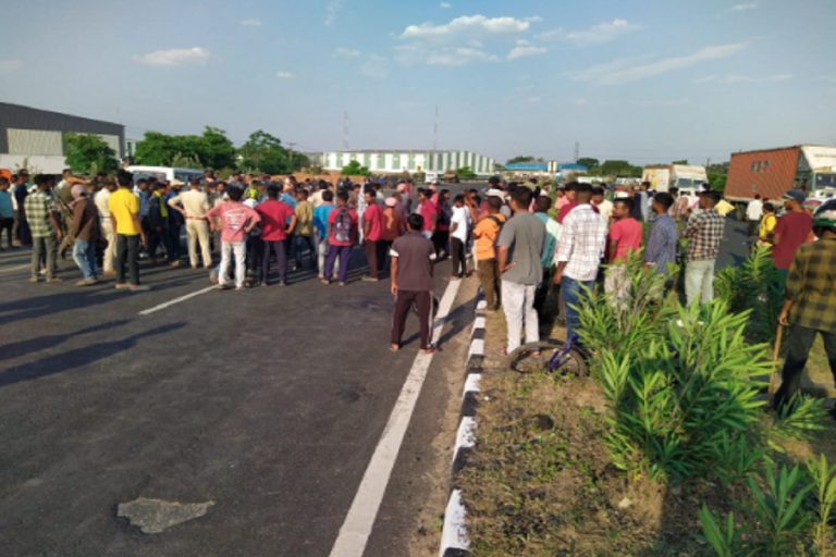 मुआवजे की मांग को लेकर ग्रामीणों ने रांची का रिंगरोड किया जाम, जानें क्या है पूरा मामला