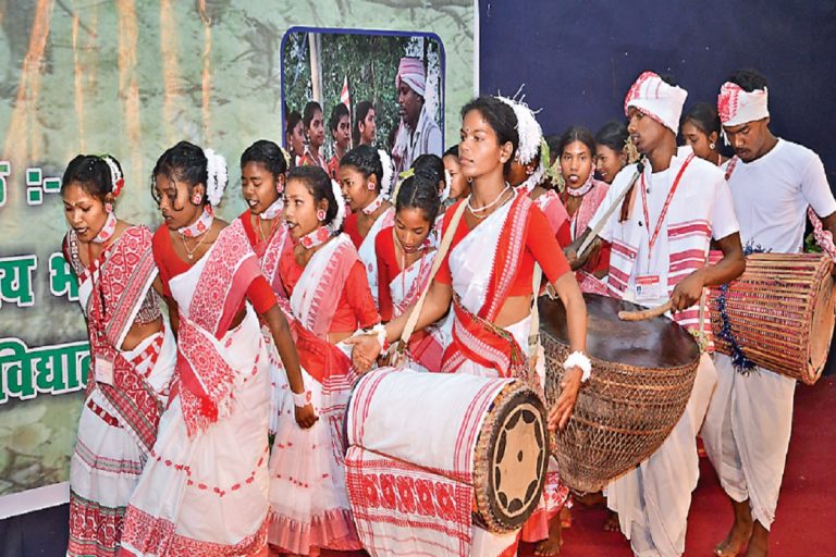 झारखंड में कैसे हुई थी सरहुल शोभायात्रा की शुरुआत, डॉ रामदयाल मुंडा का था बड़ा योगदान