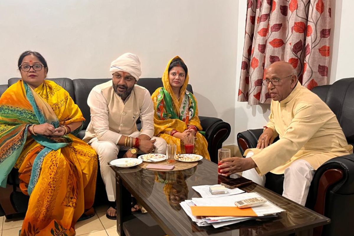 सरयू राय से मुलाकात करने पहुंचीं अनुपमा सिंह
