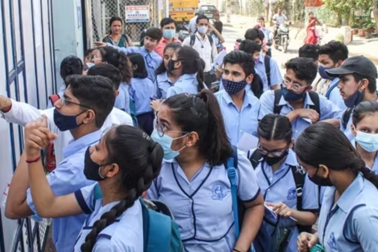 Kolkata News : एच एस परीक्षा के समय में हुआ बदलाव, यहां जानें पूरा अपडेट