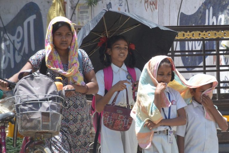 रांची : दोपहर की कड़ी धूप ने निकलना किया मुश्किल, शाम तक बह रही गर्म हवा
