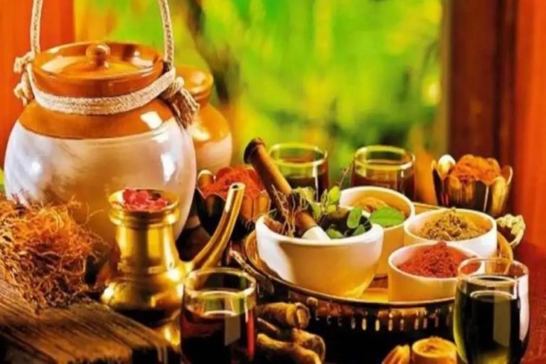 Ayurvedic Remedies: इन 3 आयुर्वेदिक तरीकों से भी उतारा जा सकता है बुखार