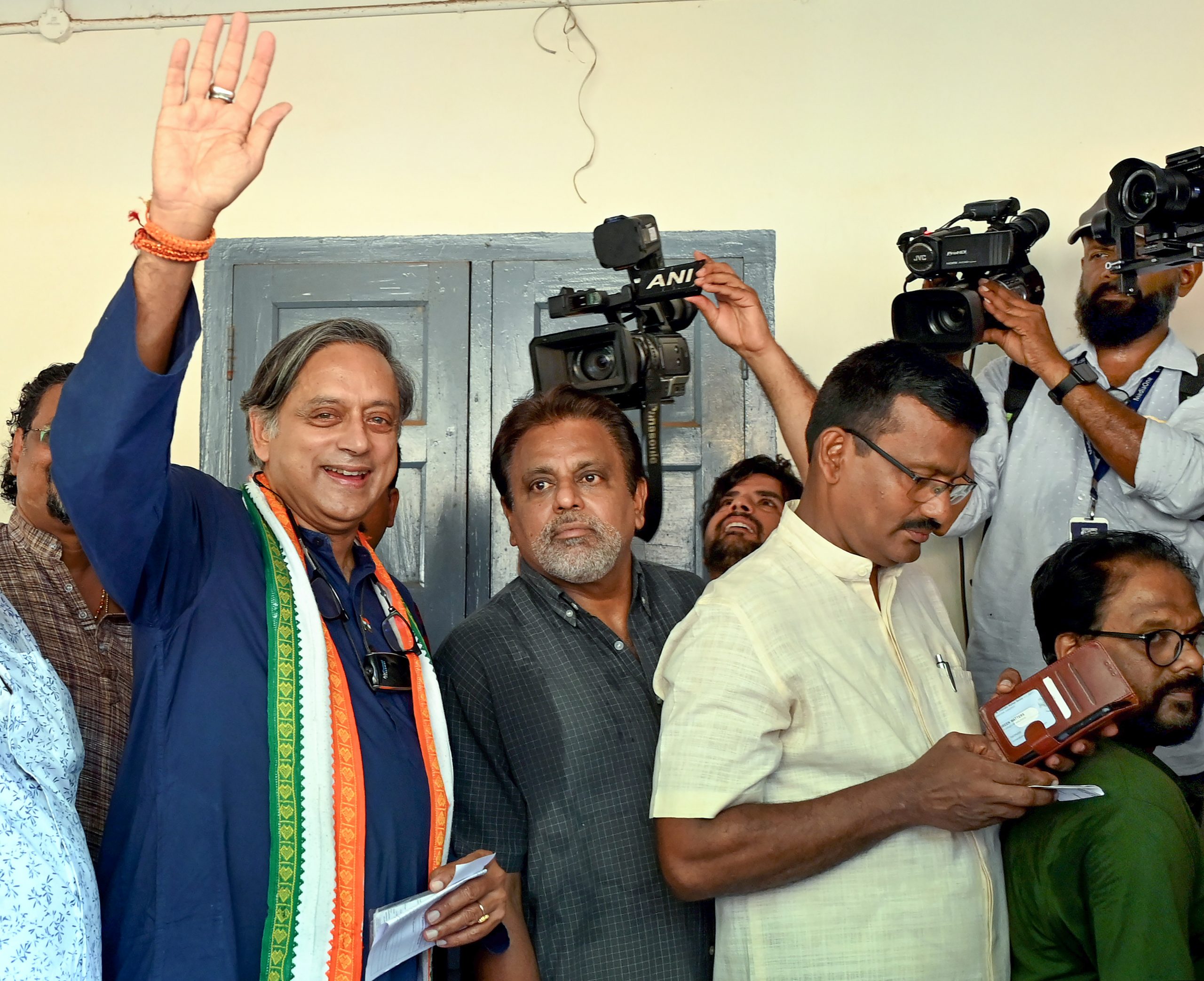 shashi tharoor