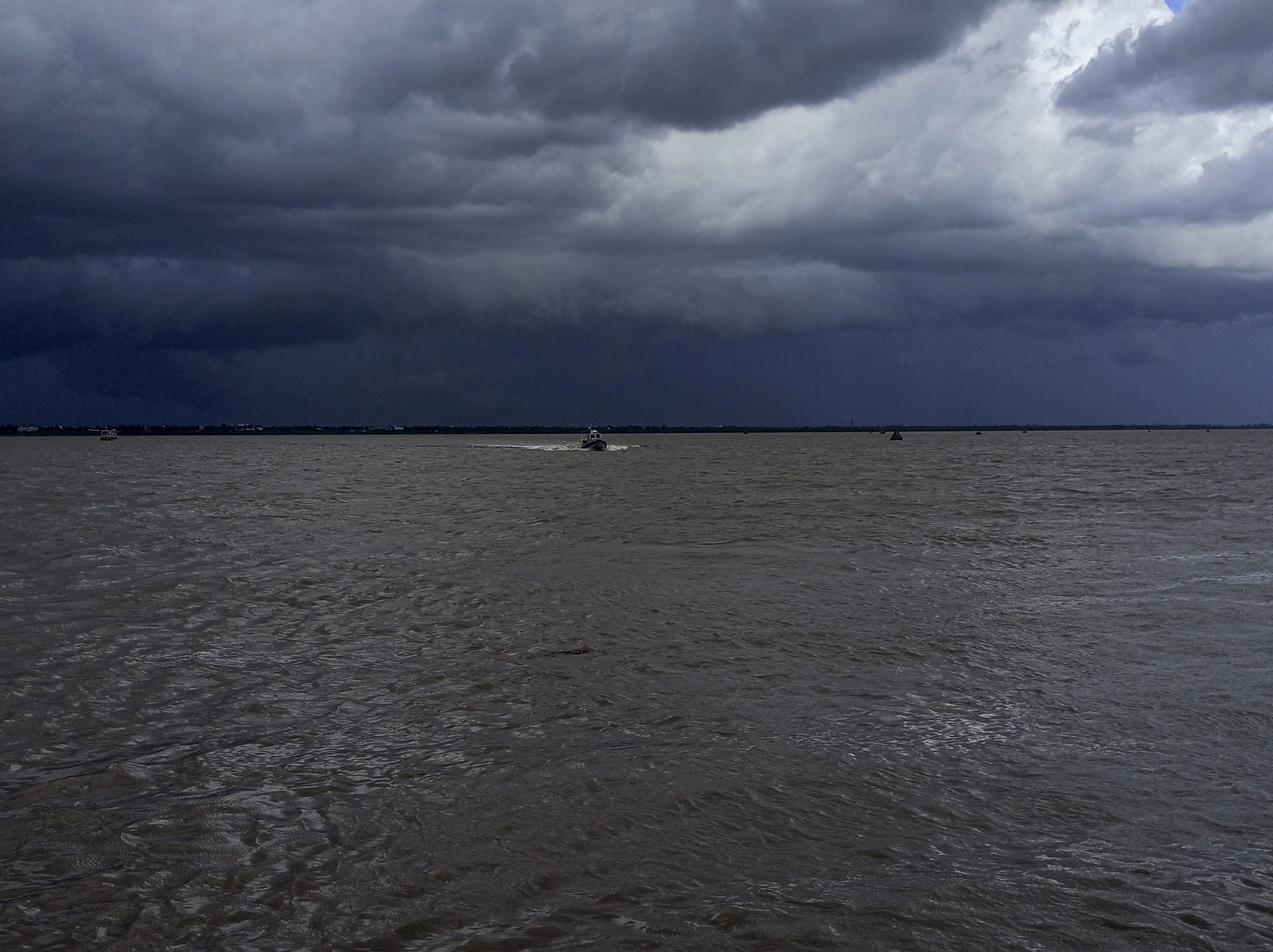 Preparations for landfall of cyclone 'Remal'