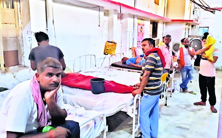 बिहार में जान ले रही गर्मी, 9 चुनावकर्मी सहित 52 लोगों ने तोड़ा दम, चलते-चलते गिर जा रहे लोग