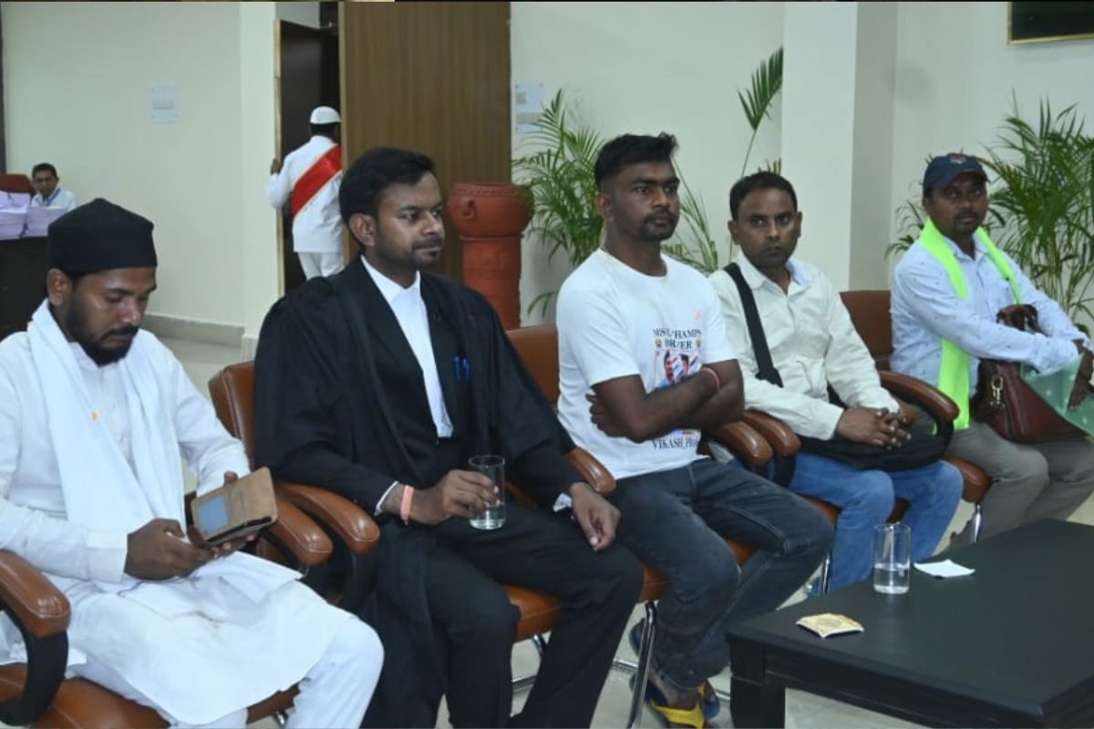 नामांकन के लिए समाहरणालय पहुंचे जयराम महतो