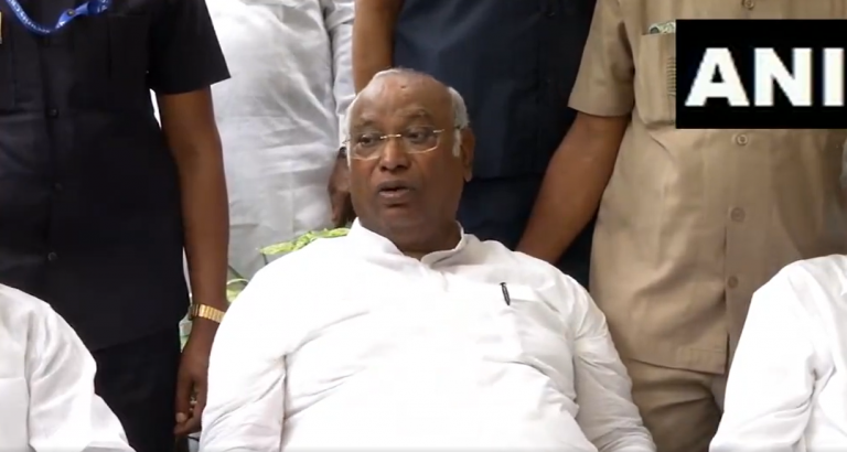बजट से नाराज विपक्ष करेगा विरोध, I.N.D.I.A की बैठक में हुआ फैसला, संसद की सीढ़ियों पर कल होगा प्रदर्शन
