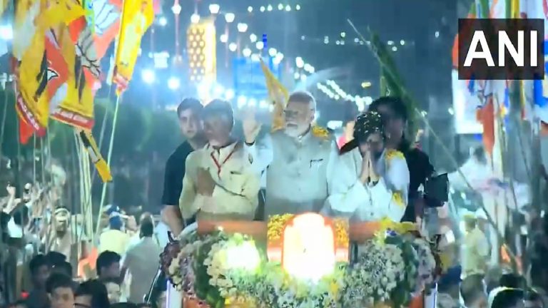Narendra Modi: ताबड़तोड़ रैली के बाद पीएम मोदी का आंध्र प्रदेश में मेगा रोड शो, पित्रोदा के बयान पर राहुल पर निशाना