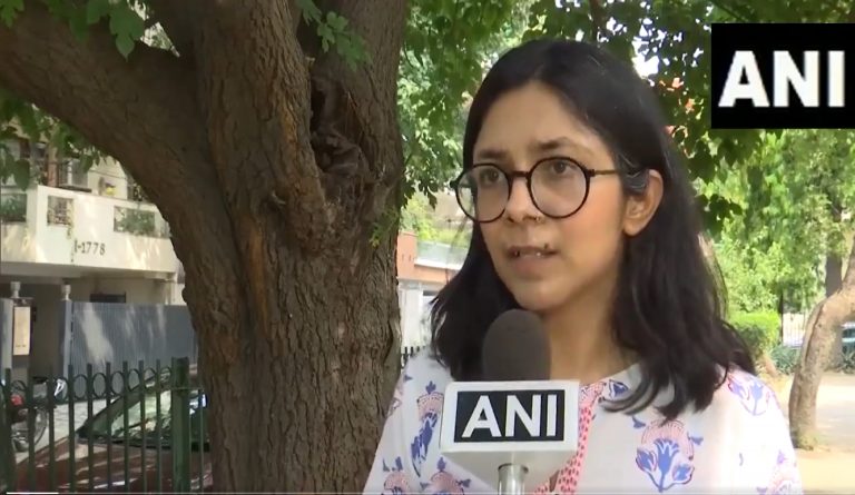 ‘जिस हद तक गिर सकता है गिर जा…’ स्वाति मालीवाल ने किया ट्वीट, CCTV वीडियो को लेकर दिया बड़ा बयान