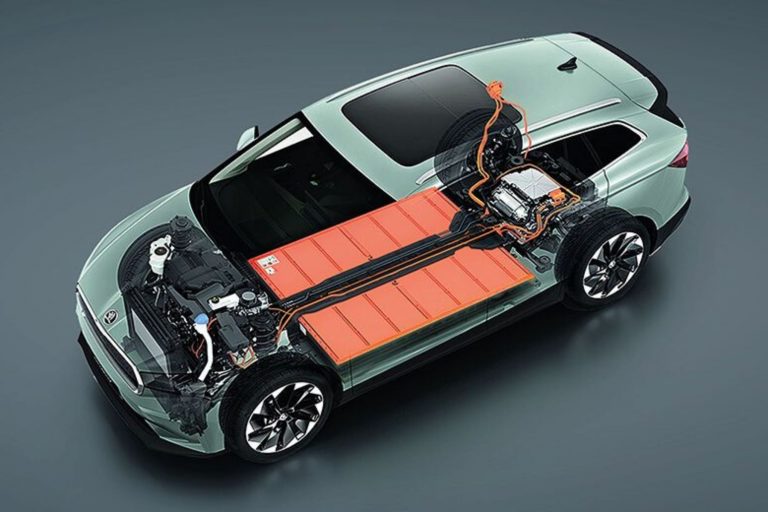 Electric Car की बैटरी लाइफ कितने दिनों की होती है?