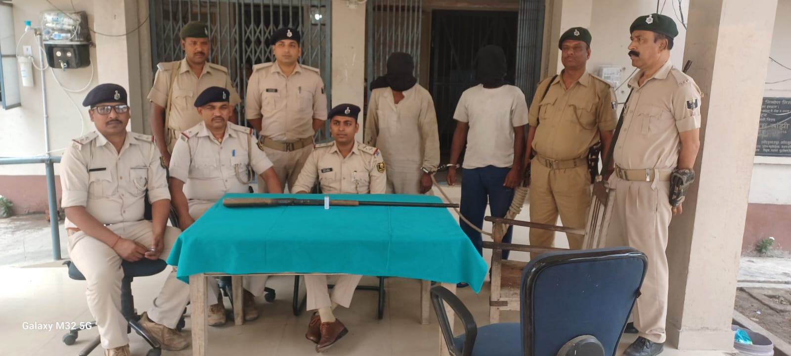 Bihar News: VTR के जंगल में छिपे दो अपराधी गिरफ्तार