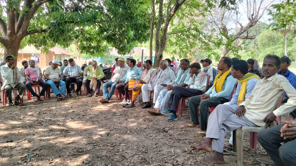 माझी परगना महाल दामपाड़ा तोरोप ने इंडिया गठबंधन के जमशेदपुर लोकसभा संसदीय क्षेत्र के प्रत्याशी समीर मोहंती को समर्थन देने की घोषणा की है. बुधवार को घाटशिला दामपाड़ा के केंदोपोसी में आयोजित माझी परगना महाल की बैठक में विचार विमर्श करने के बाद यह निर्णय लिया गया.