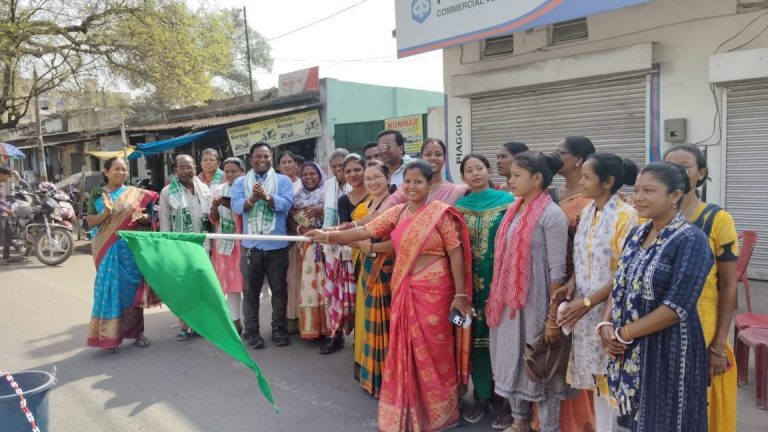 दक्षिण करनडीह पंचायत बनेगा स्वच्छ व सुंदर, महिलाएं रोजाना सड़कों पर लगायेंगी झाड़ू