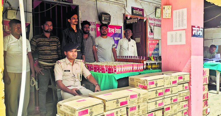 शराब के साथ चार तस्कर गिरफ्तार, तस्करों के विरुद्ध नई उत्पाद अधिनियम के तहत प्राथमिकी दर्ज कर जेल भेजा