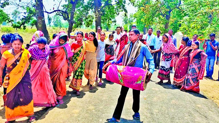 संबलपुर : खोखोपड़ा में मना पत्थरगाड़ा उत्सव, बामड़ा को एनएसी घोषित किये जाने का विरोध
