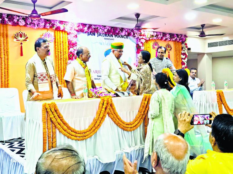 रानीगंज के व्यापारियों संग अर्जुन राम मेघवाल की बैठक