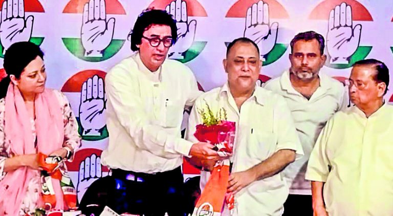 कांग्रेस में शामिल हुए पूर्व मंत्री देवाशीष नायक