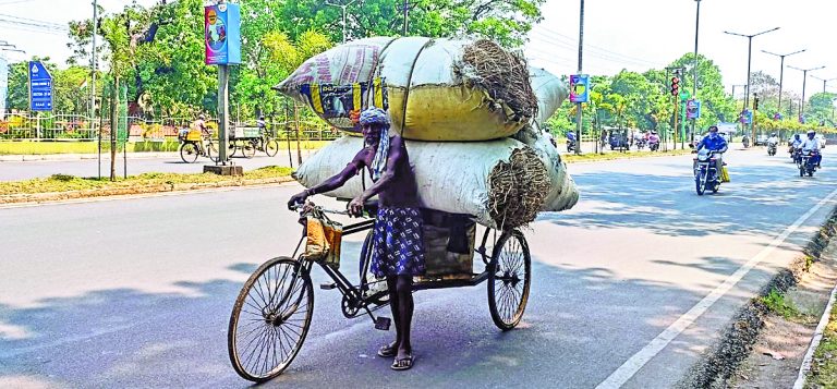 ओडिशा : काल बैसाखी के प्रभाव में अगले 24 घंटे में होगी बारिश, 3-5 डिग्री तक गिरेगा पारा