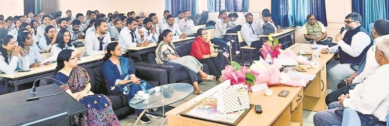 विद्यार्थियों के लिए करियर लक्ष्य निर्धारण और समय प्रबंधन जरूरी : नीरज