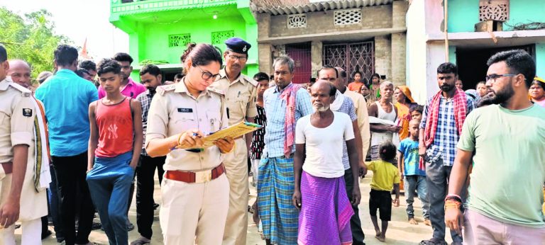पारिवारिक कलह से आजिज होकर महिला ने फांसी लगाकर दी जान