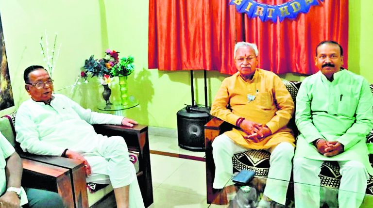 भाजपा में लौटने की तैयारी में रामटहल चौधरी, प्रदेश प्रभारी वाजपेयी से मिले