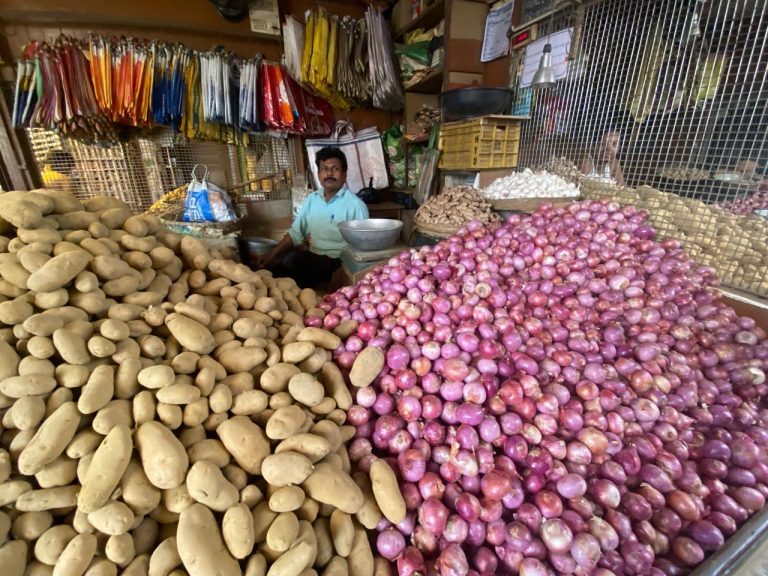 पश्चिम बंगाल में उत्पादन घटने का असर, राउरकेला में आलू 30 रुपये किलो